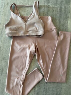 Alo yoga ribbed sports bra and 7/8 length high waisted leggings set